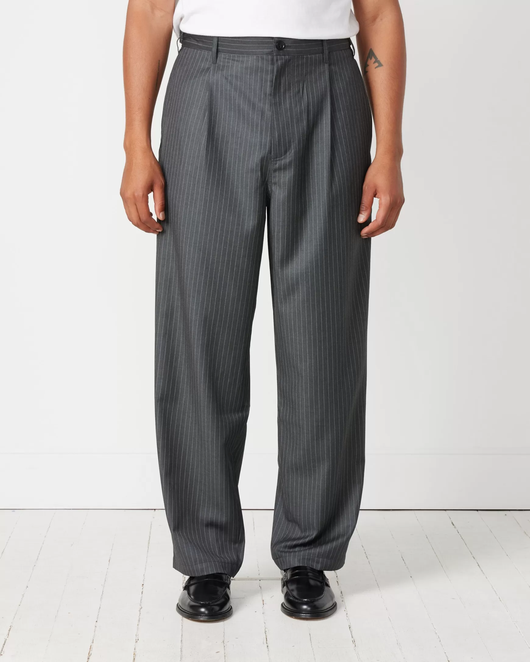 Outlet Stripe Volume Pleated Trouser Man Pants